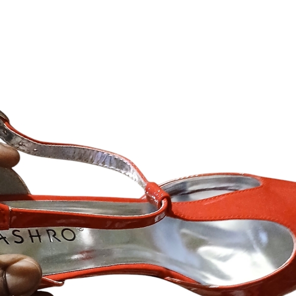 NEW Women's  Kitten Heel T-Strap Patent Dress Pump  SZ.12 - Picture 2 of 11